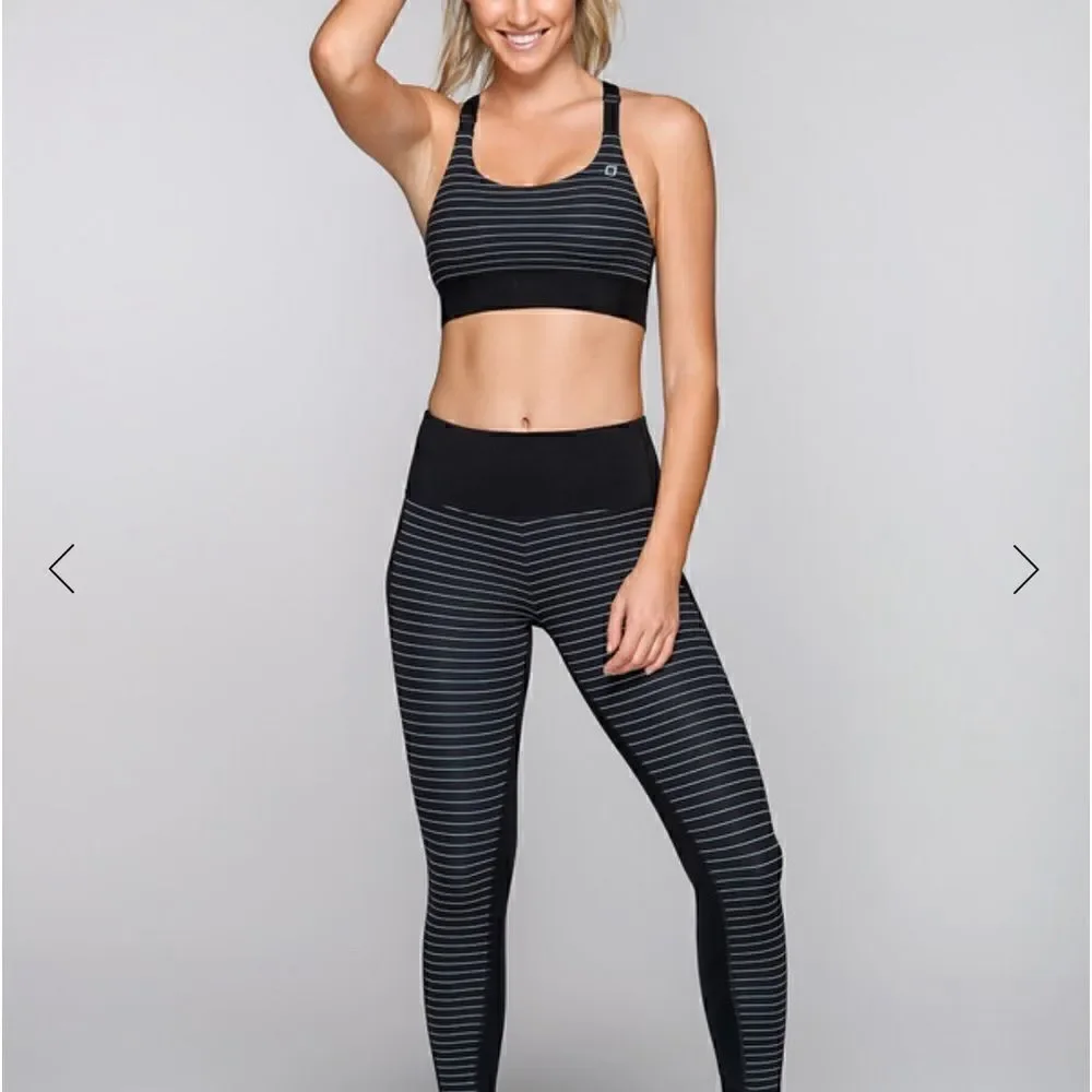 Lorna Jane xs navy blue stripe sports bra